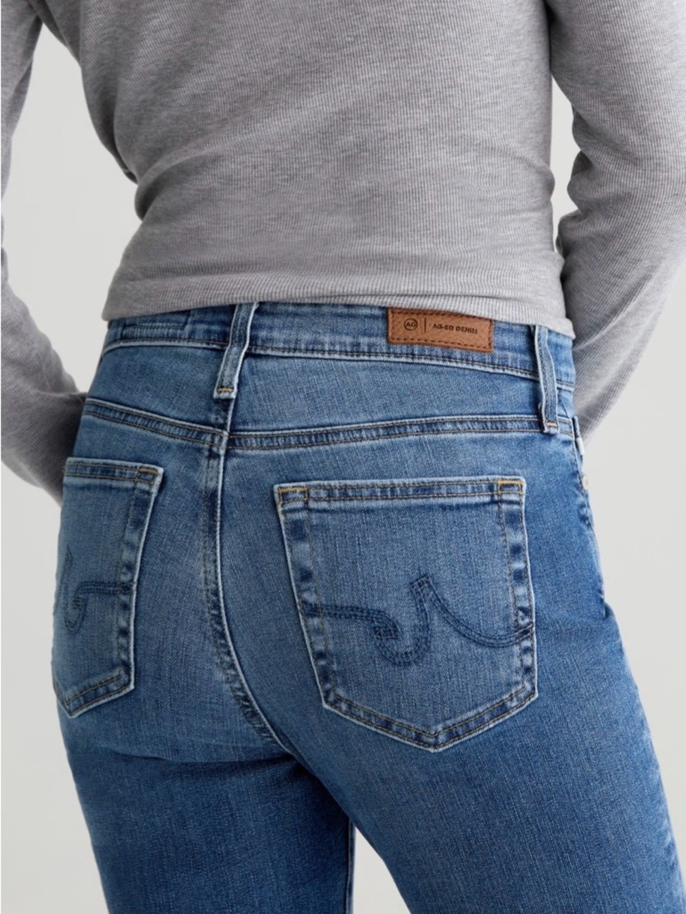 AG Jeans Mari Mid Rise Straight Crop Size 26 Medium Wash - Picture 12 of 13